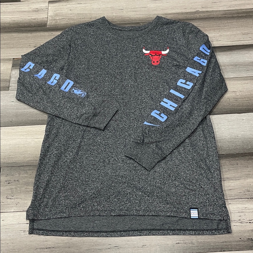 The Nike Tee Chicago Long Sleeves  Men’s Size L G G
